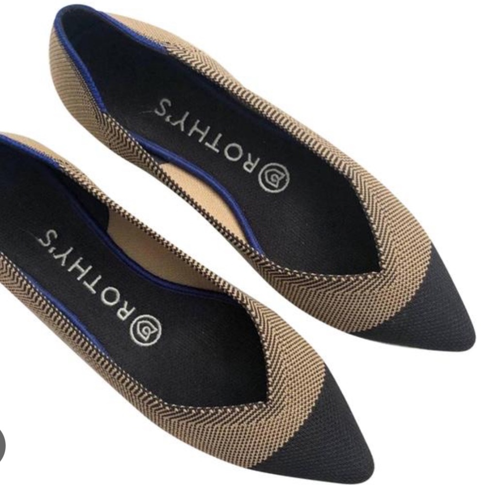 Rothy’s womens pointed shoe in dune cap